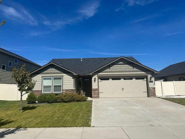Building Photo - 617 W Brundage Way