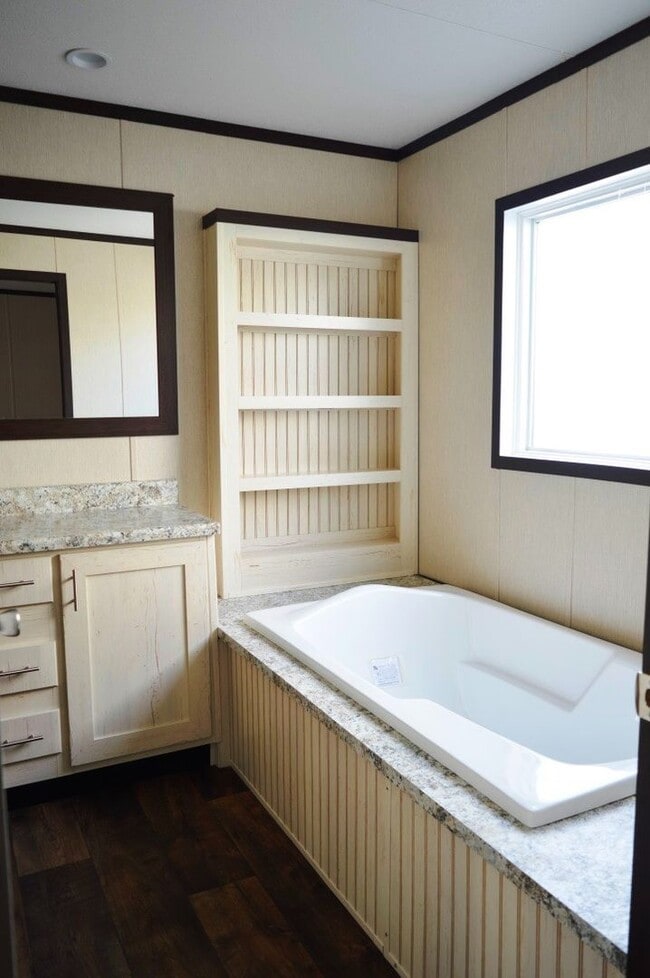 Photo - New 3 Bedroom, 2 Bath! SUMMER SPECIAL- LIM... Unit 6