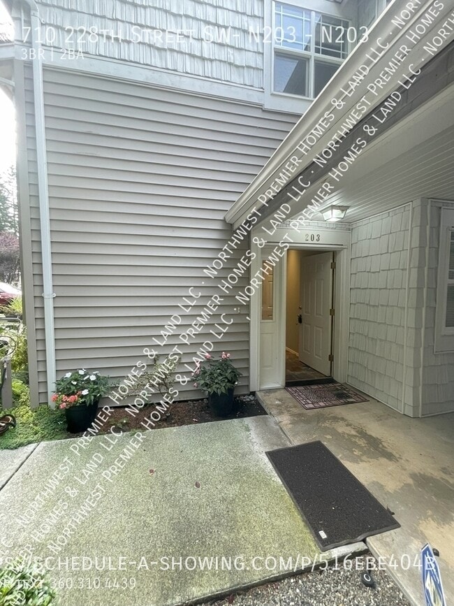 Photo - 710 228th St SW