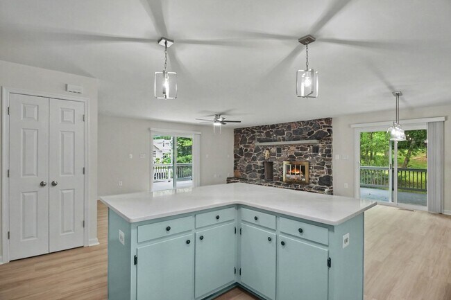 Photo - 201 Birchside Cir