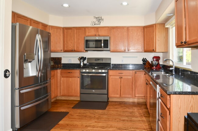 Photo - 7012 Hillock Dr