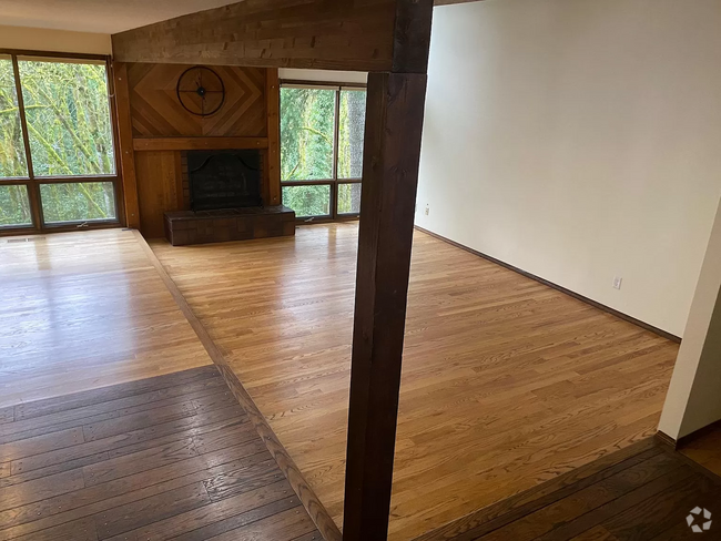 Building Photo - Idyllic & Unique Home in Sought After Sylv...