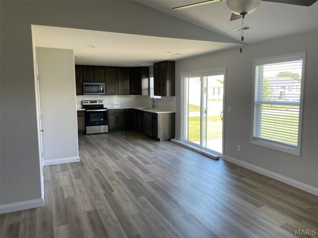 Photo - 307 Meriadoc Ln