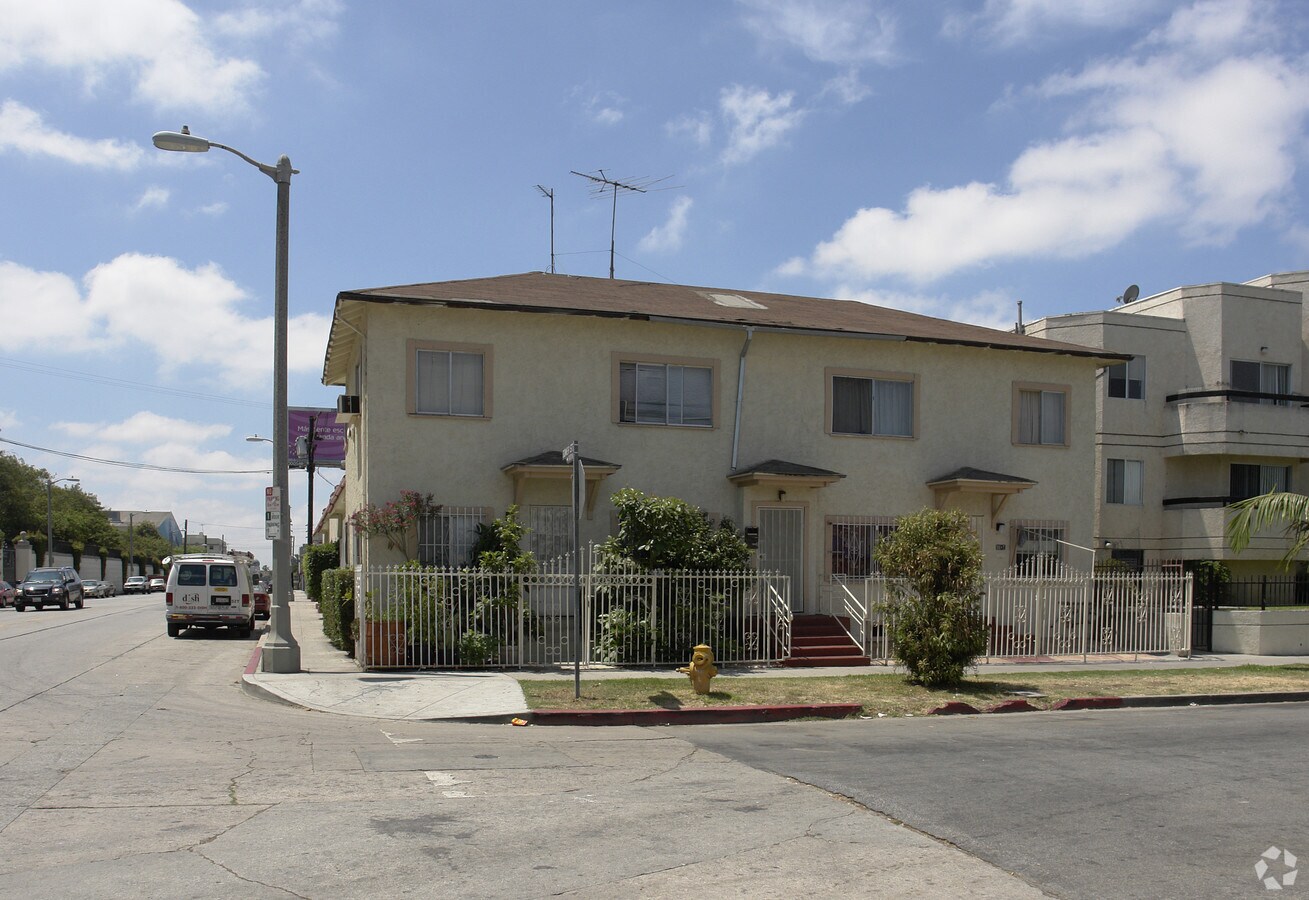 Photo - 6002 Romaine St Apartments