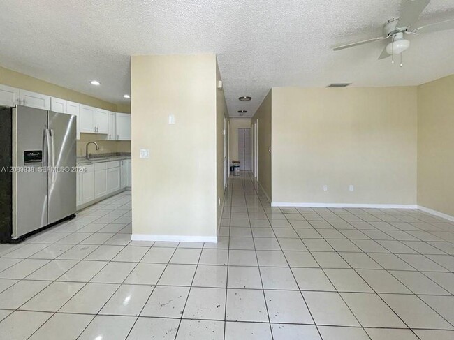 873 SW 10th St