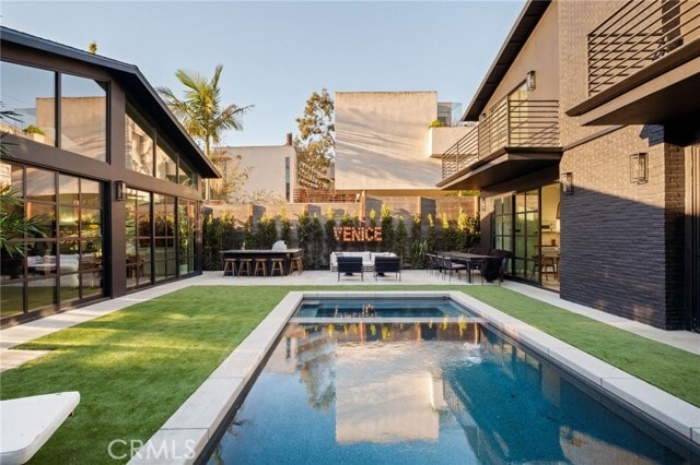 Building Photo - 354 5th