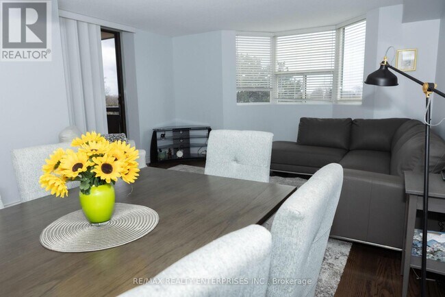 Photo - 3845 Lake Shore Blvd W Unité #406