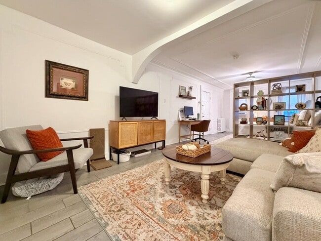Building Photo - 733 Park Ave Unit G