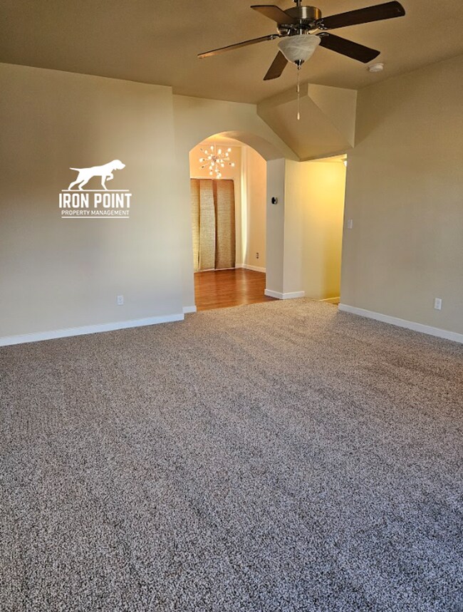Photo - 3bed/2.5 bath Townhome in Boise w/2 Car Garage, Community Pool & Fitness Center
