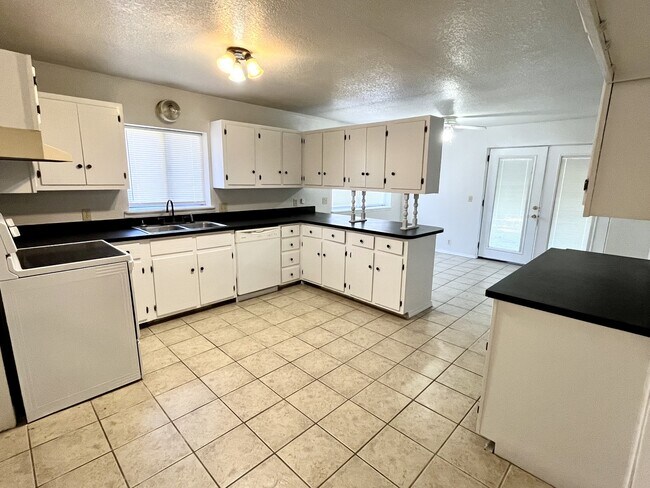 Photo - 67 Rungis Rd