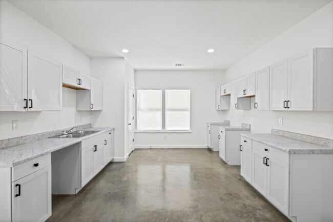 Photo - 5694 Myers Rd