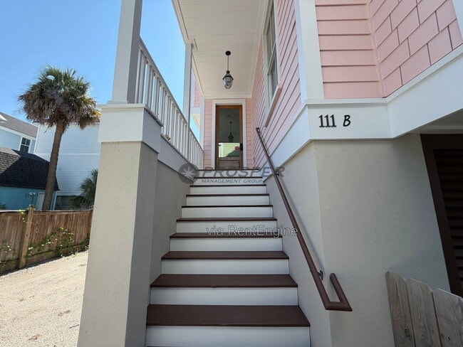 Photo - 111 America St
