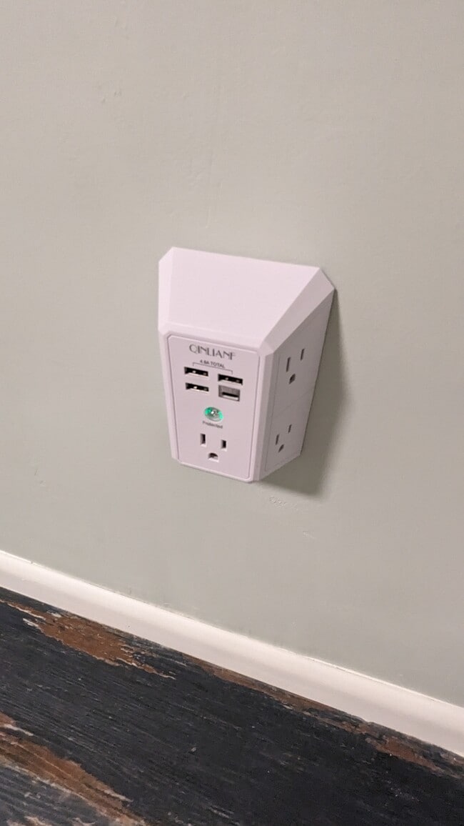 Many USB outlets located around the apartment