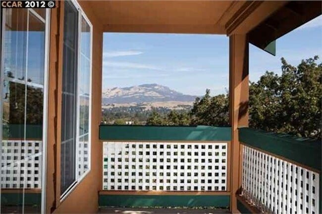 Building Photo - 2 Bed 2 Bath Corner Unit Condo In San Ramon