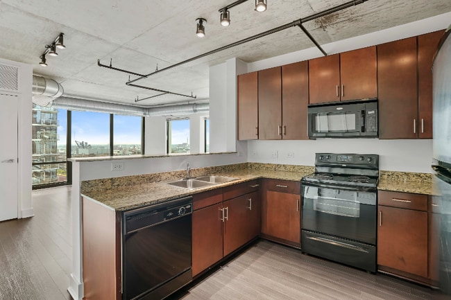 Photo - 884 S Clark St