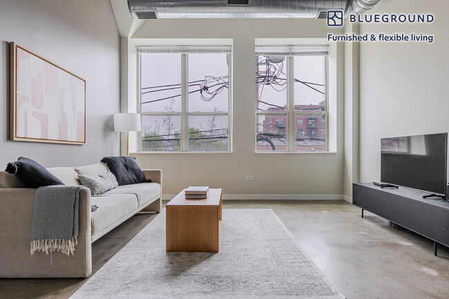 Building Photo - 1313 W Randolph St Rental