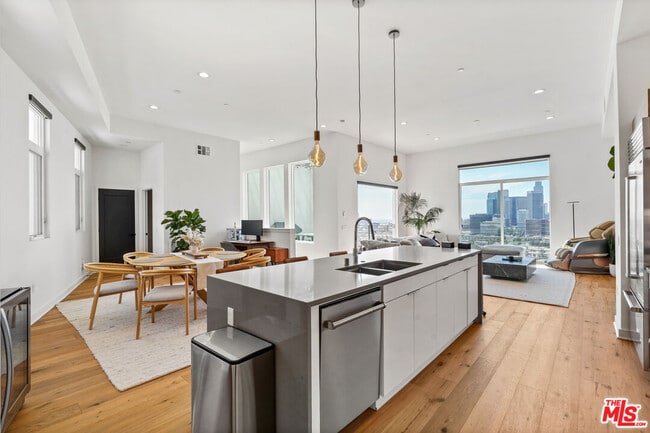 Photo - 1122 Panorama Way