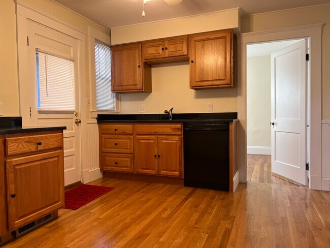 Photo - 27 Linden Rd Unit 1