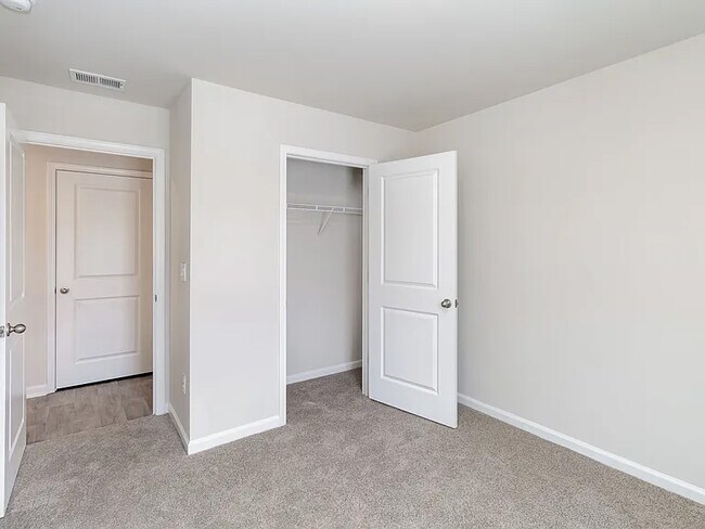 Photo - 99 Cambridge Dr