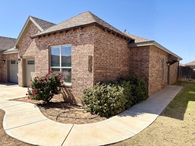 Photo - Elevated Finishes, Unbeatable Backyard, and a Location That Delivers Unidad B