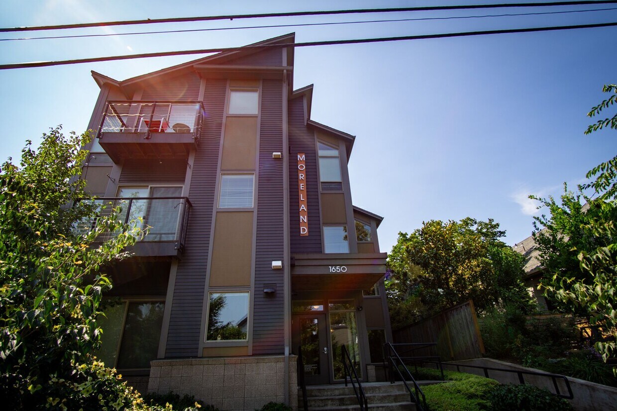 Modern 1 Bedroom with A/C + Private Balcon... - Modern 1 Bedroom with A/C + Private Balcon...