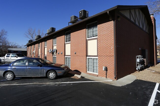 Photo - English Village Apartments