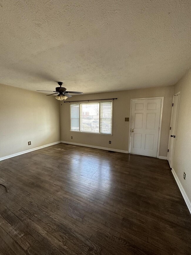 Photo - 420 Hedgewood Dr