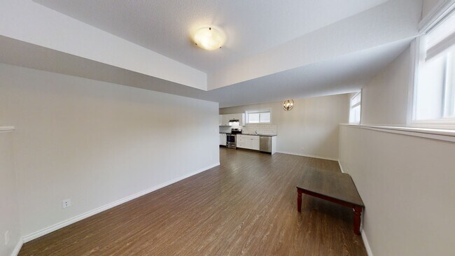 Photo - 11201 B-112098 98 St