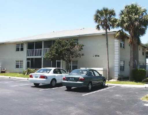 Building Photo - 1518 SE Royal Green Cir Unit J102