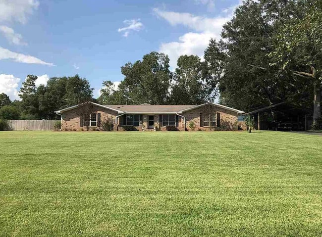 Building Photo - Pensacola - 32526- 4 bedroom, 2 bathroom - pool and lawn care included