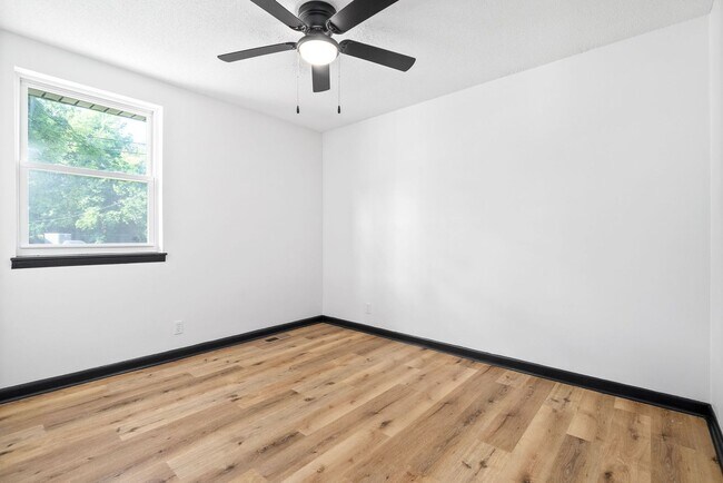 338 Woodale Dr