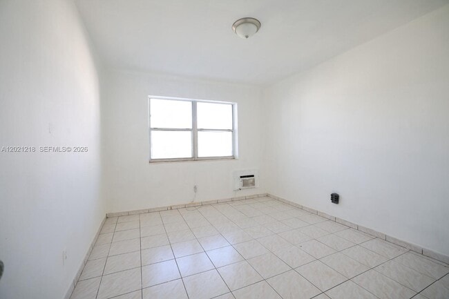 Photo - 770 83rd St Unidad 3