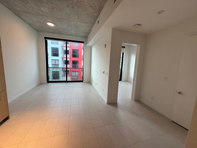 SALA DE ESTAR - 112 NW 31st St Unidad A2