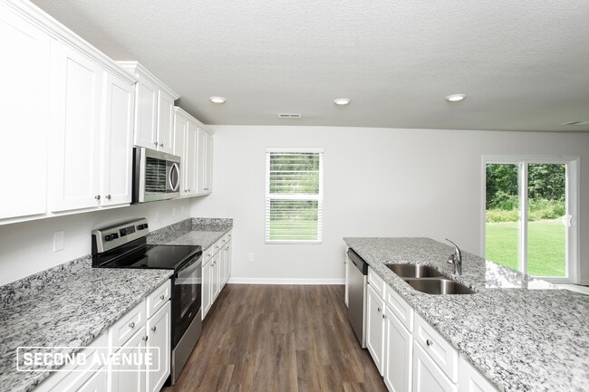 Photo - 324 Sundew Rd