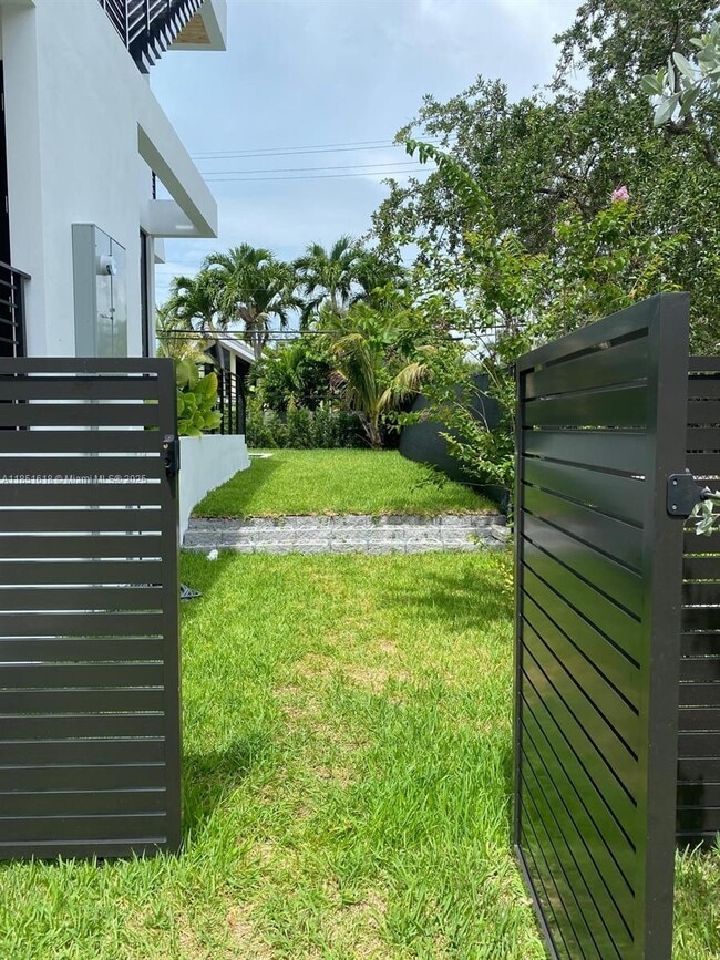 Photo - 570 Fernwood Rd