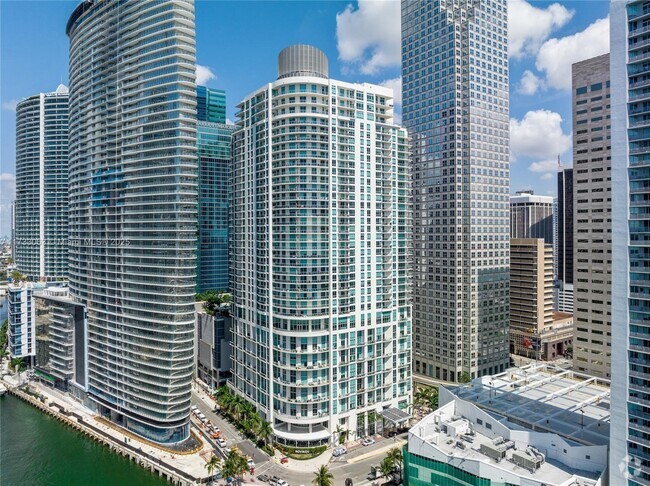 Building Photo - 300 S Biscayne Blvd Unit L-1214 Rental