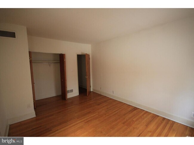 Building Photo - 721 Spruce St Unit 1B Rental