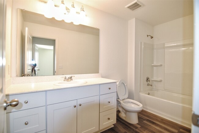 Photo - 1052 Water Oak Ln