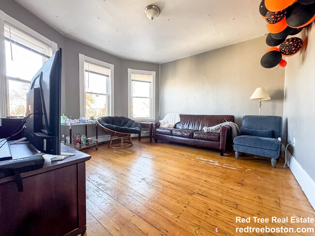Building Photo - 168 Hillside St Rental