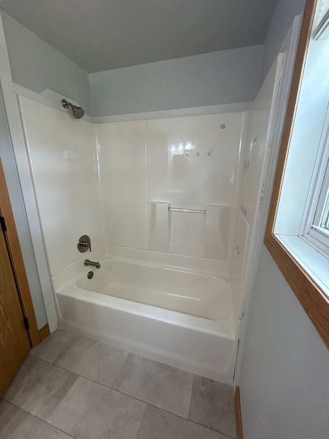 Photo - 836 5th Ave W