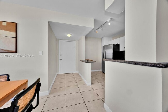 Photo - 2016 Bay Dr Unidad 604