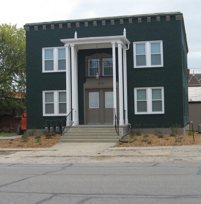 Photo - 317 S Walnut St Unit 2