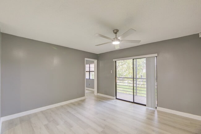Photo - 851 NE 209th Terrace