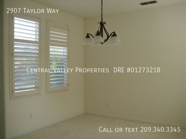 Photo - 2907 Taylor Way