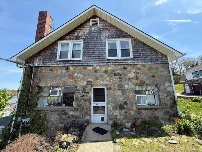 Photo - 293 W Shore Rd Apartment Unit 3