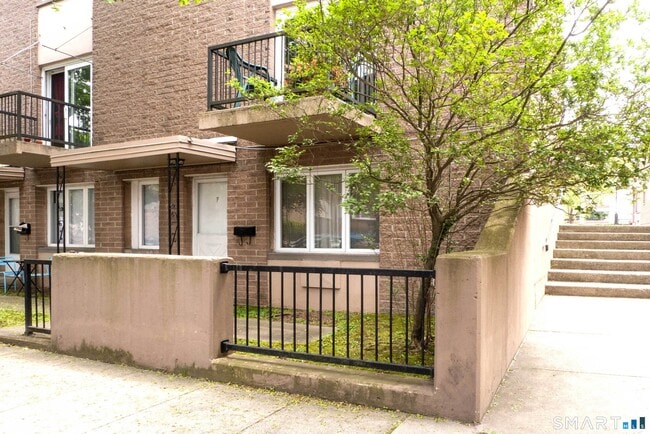 Building Photo - 120 Wooster St Unit P