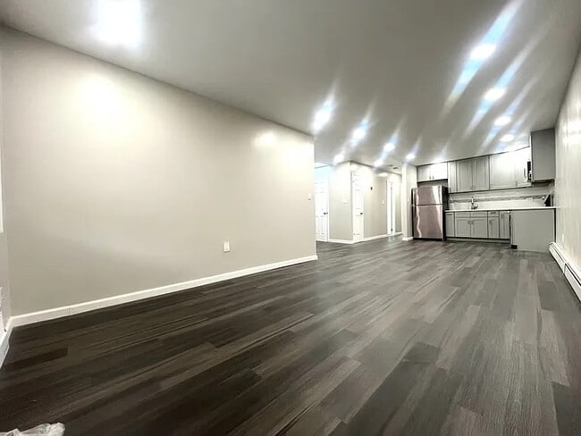 Photo - 825 Ashford St