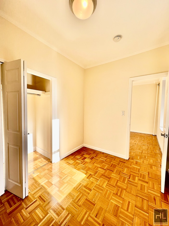 Photo - East 38th Street Unidad 5B