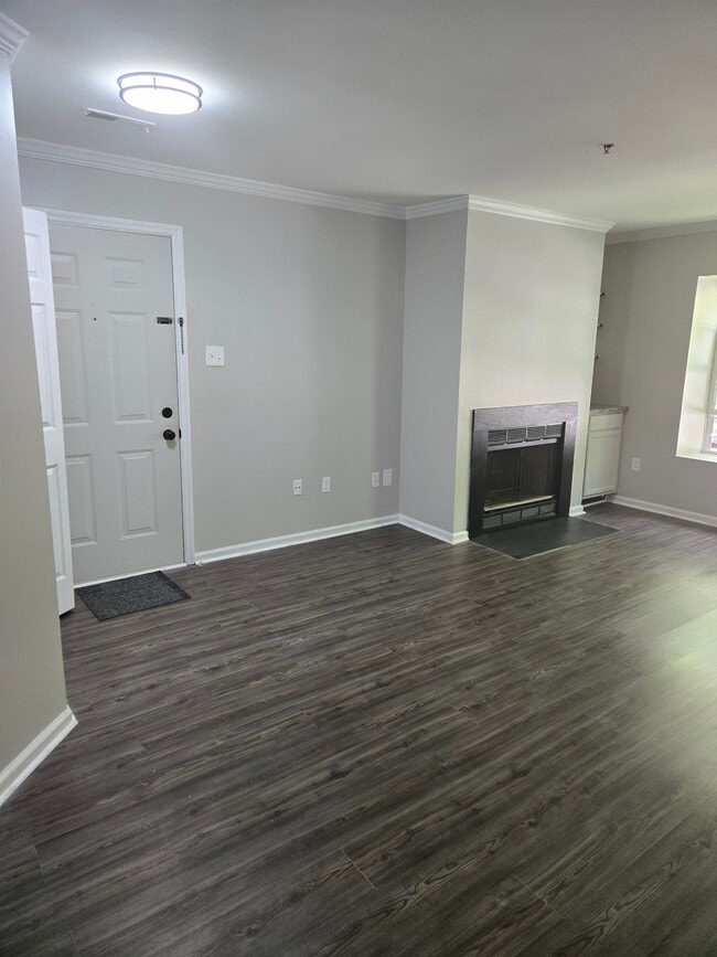 Spacious living room - 417 Ashton Ln Condo Unit 417