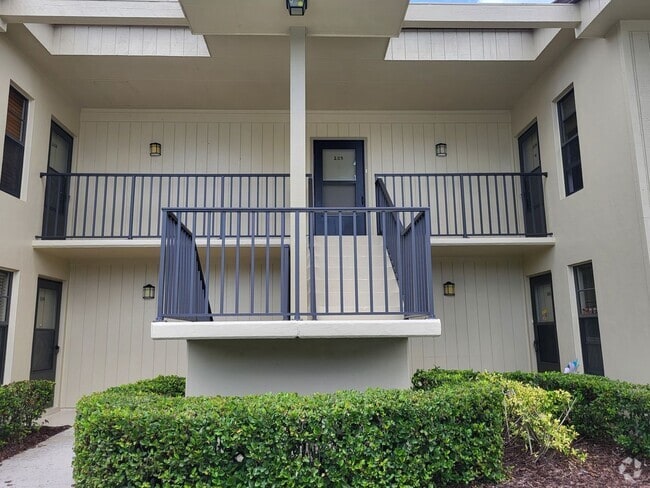 Building Photo - Welcome to Vista Plantations! An Independe... Rental